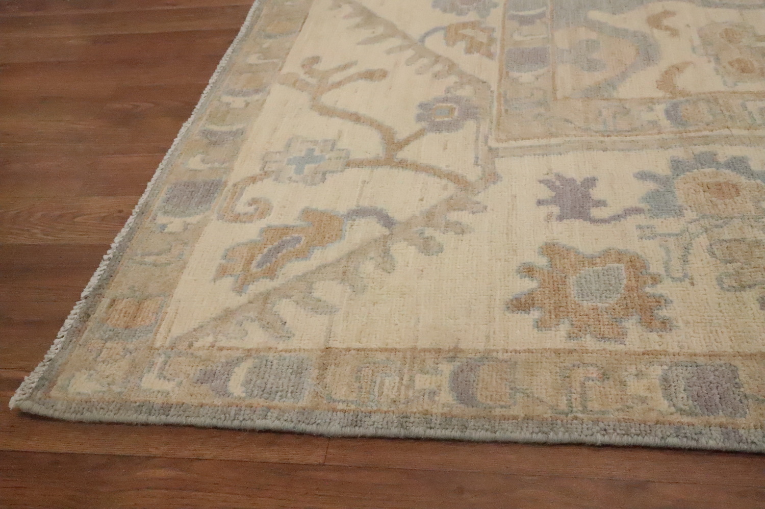 Elegant Classic Carpet with Intricate Border Design 9x12