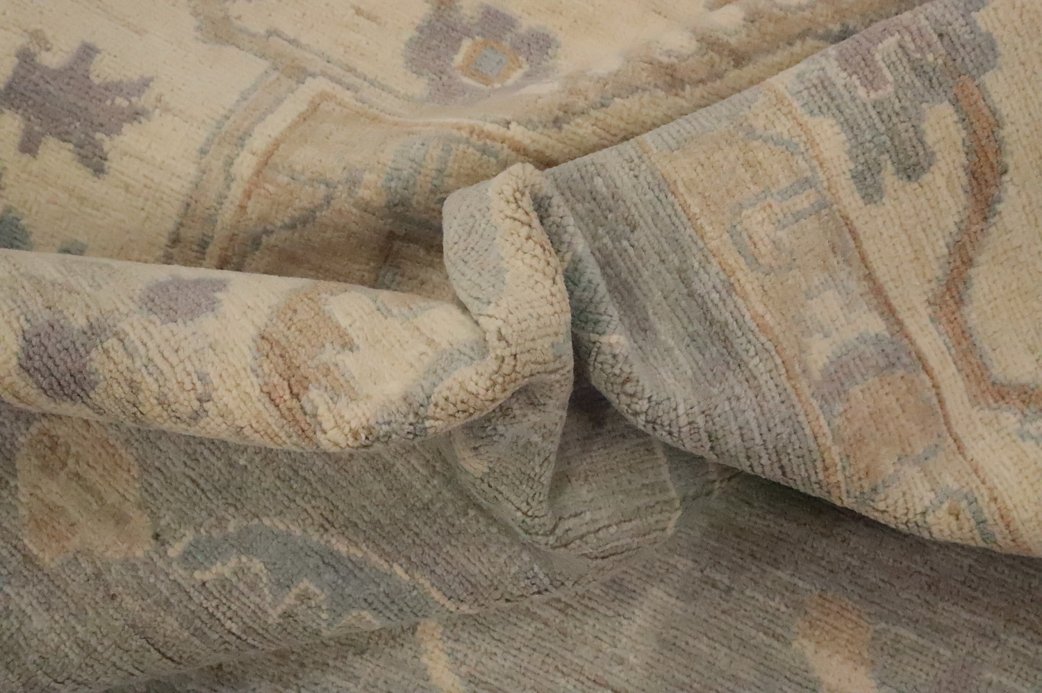Elegant Classic Carpet with Intricate Border Design 9x12