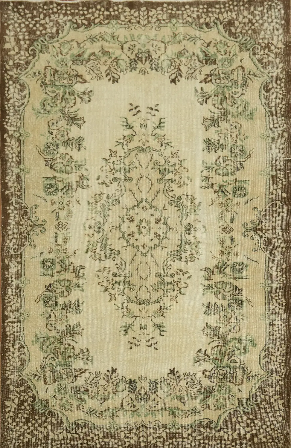 Ornate Traditional Beige Rug with Lush Green Accents 6x9
