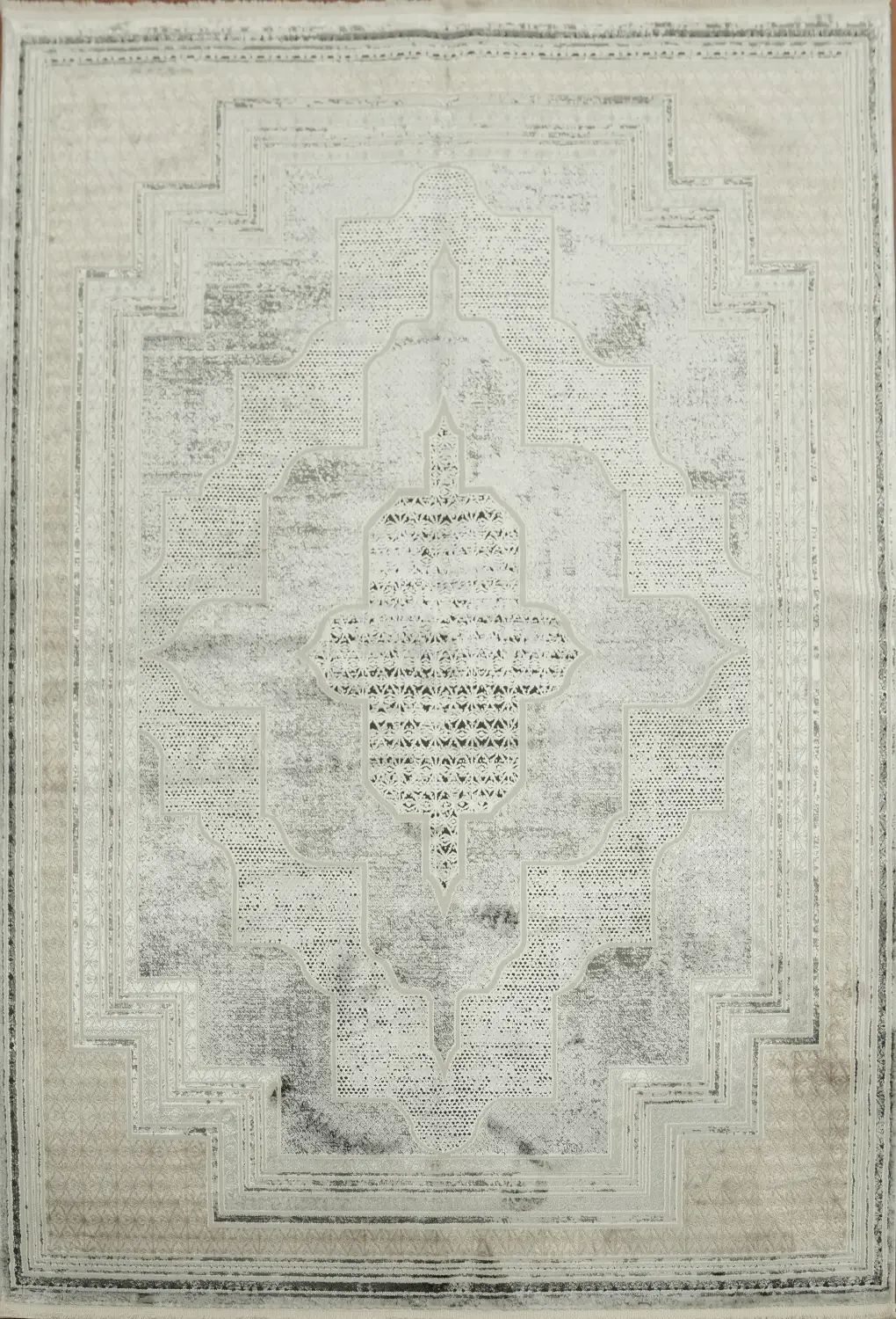 Classic Turkish-Inspired Grey Rug with Stylish Minimalist Detail 5x8