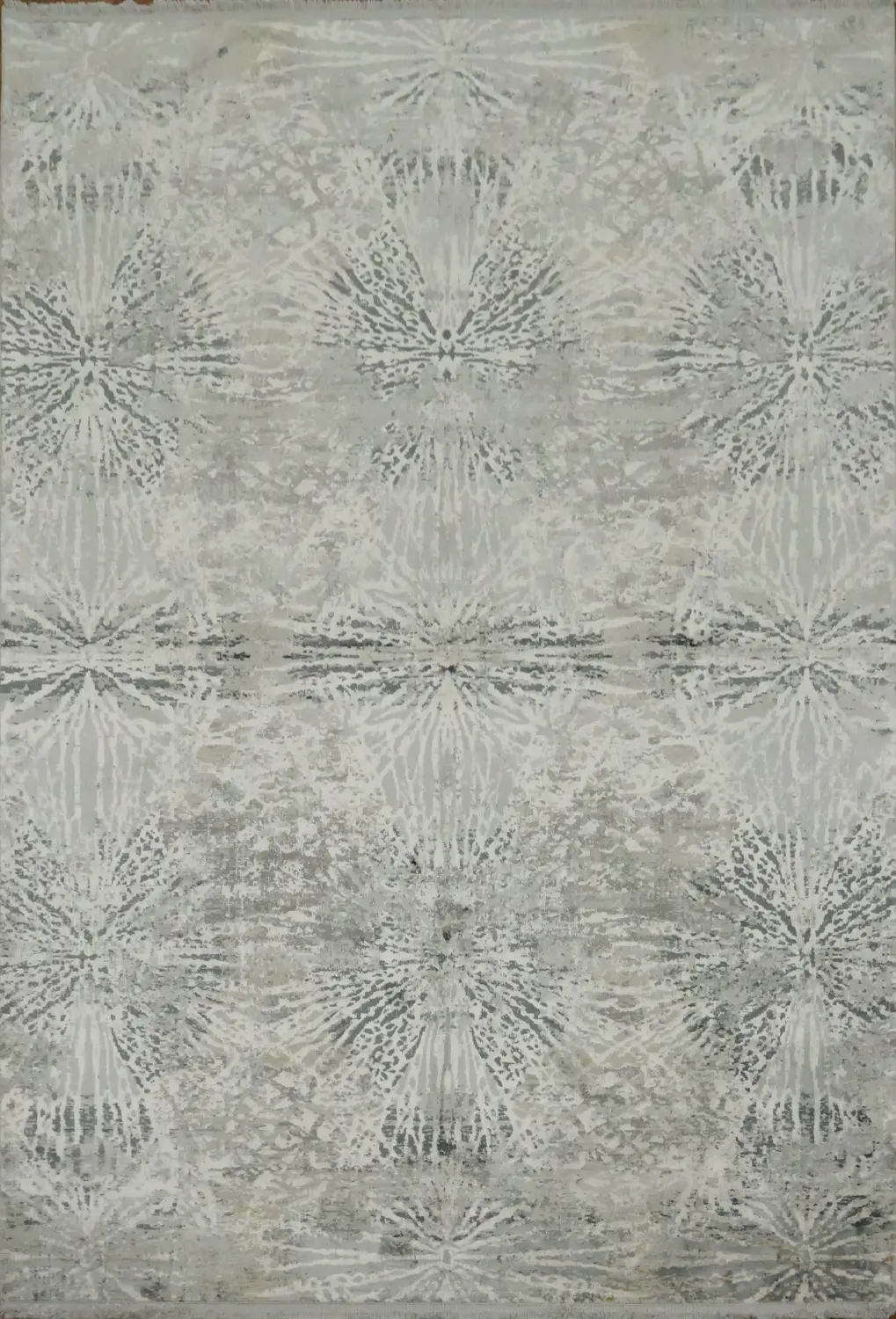 Luxurious Gray and White Abstract Art-Inspired Area Rug 5x8