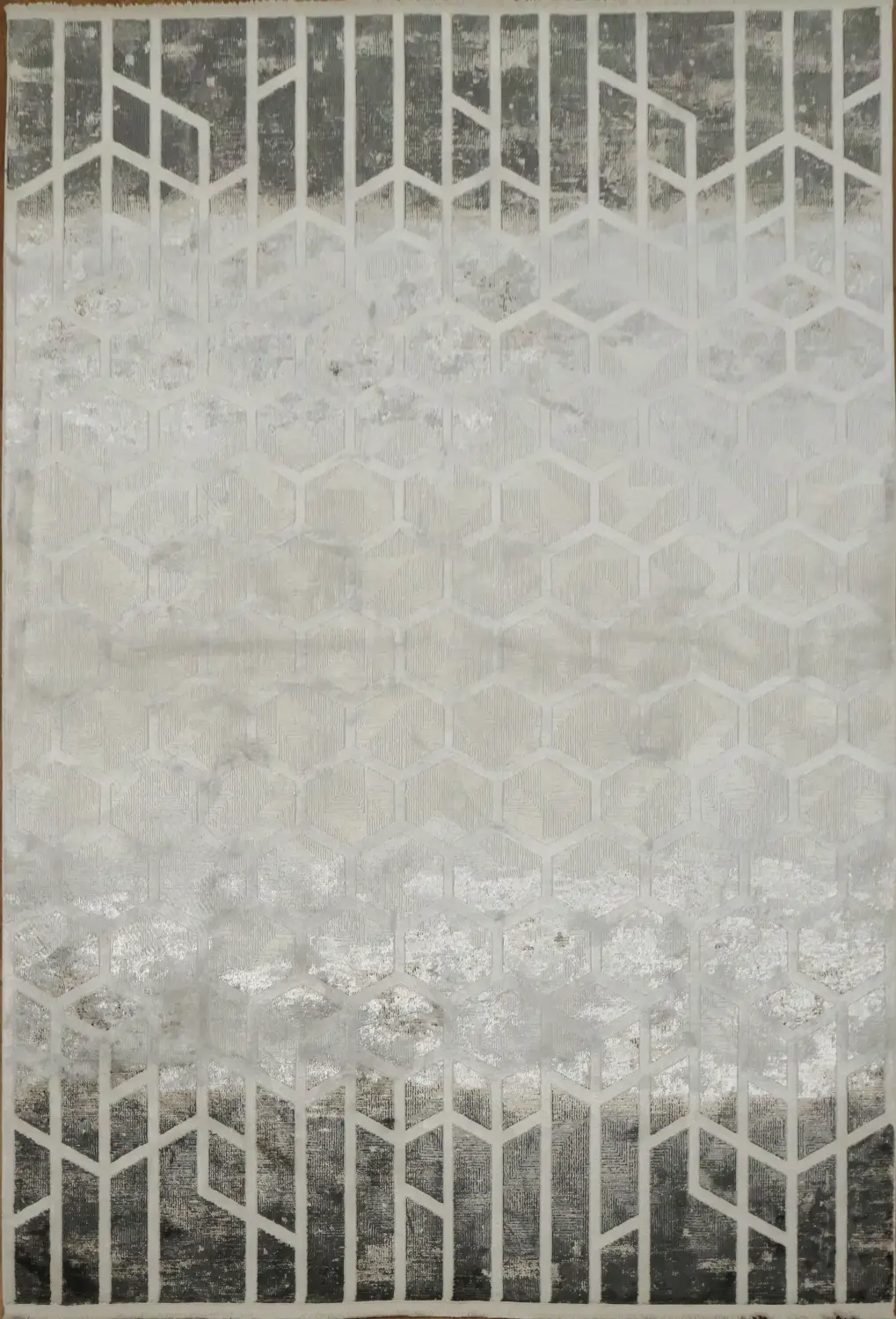 Chic Gray Geometric Rug with Unique Modern Design Elements 5x8