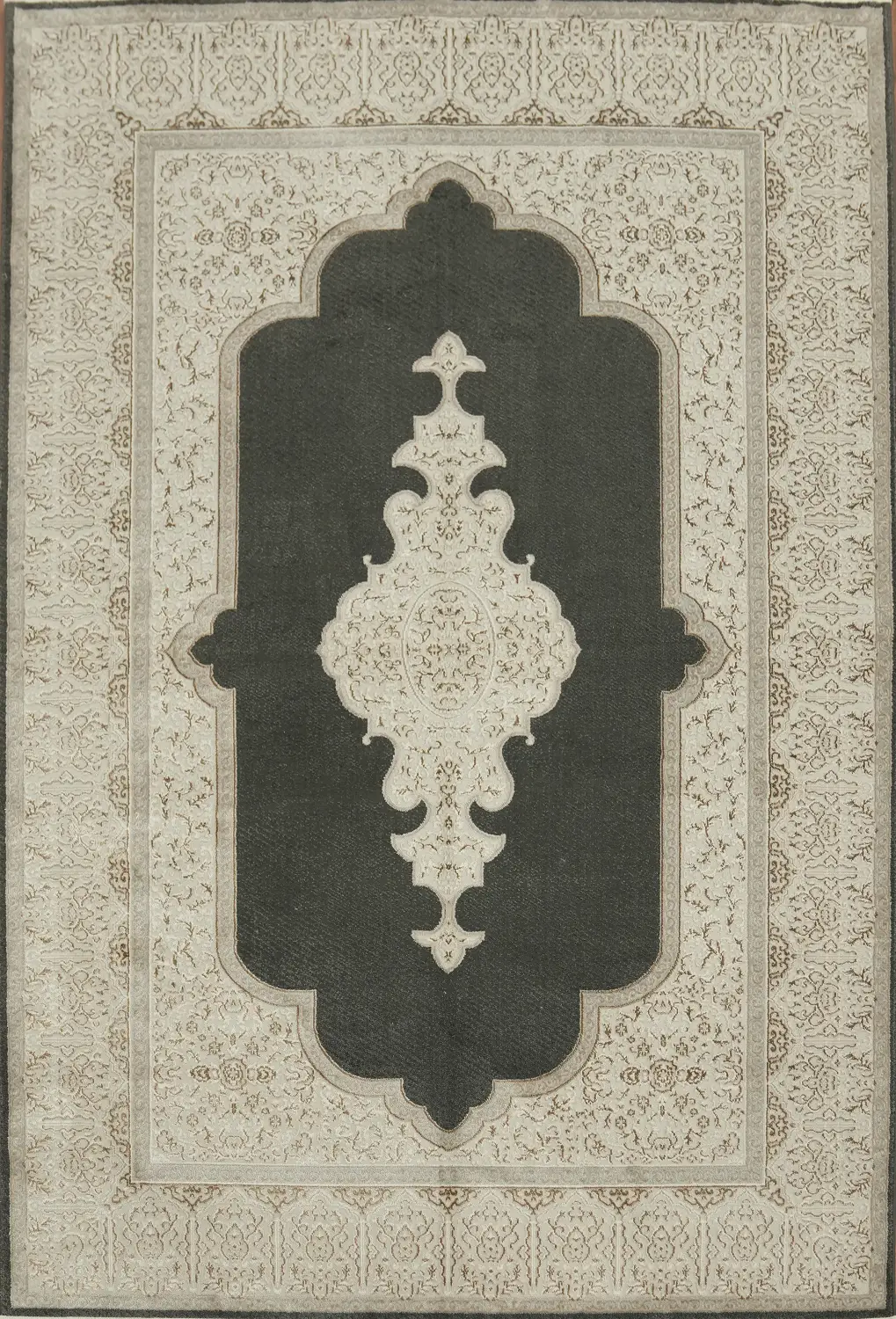 Modern Gray Rug with Distinctive Black Central Pattern 5x8