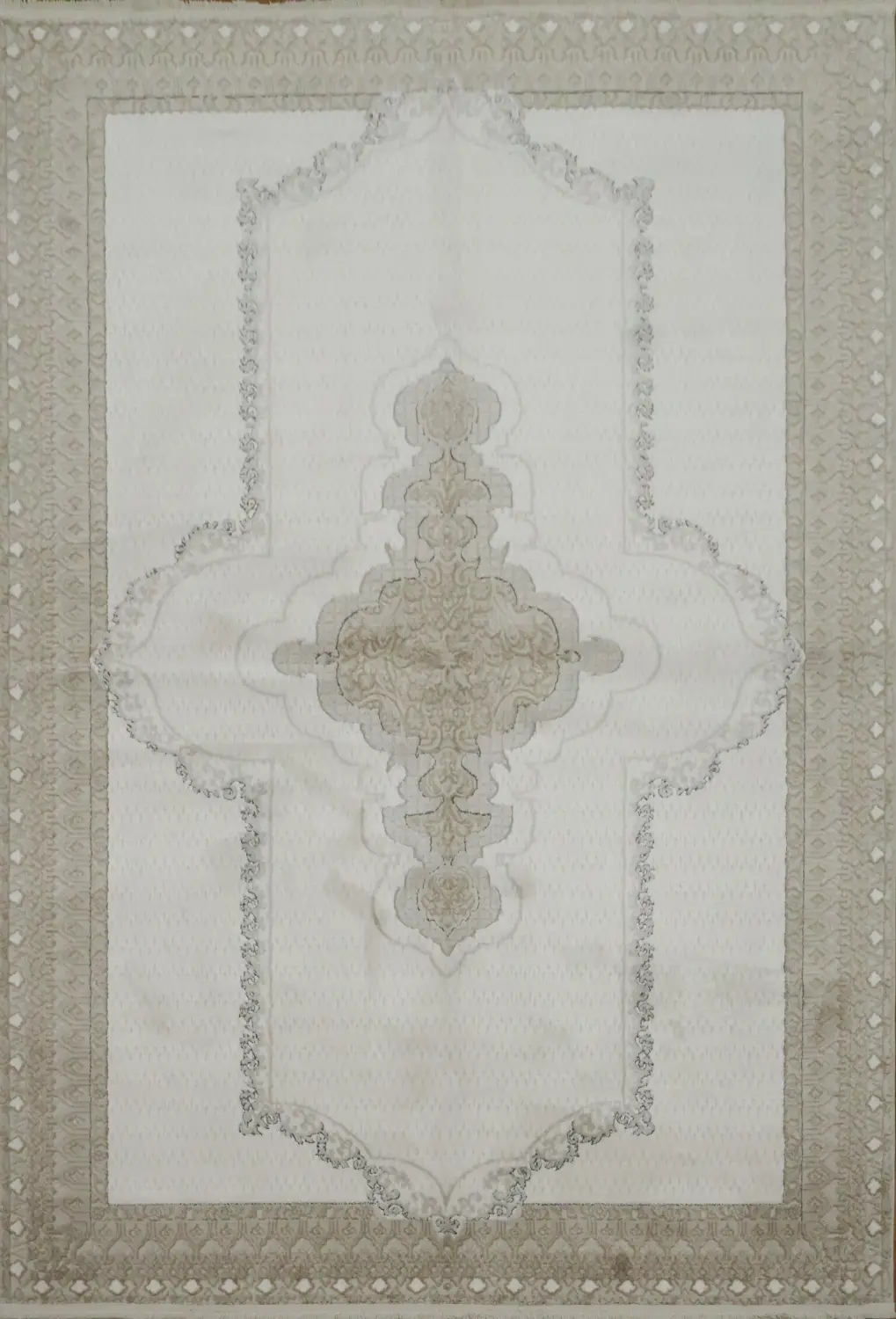 Elegant Vintage-Inspired Rug with Intricate Floral Patterns 5x8