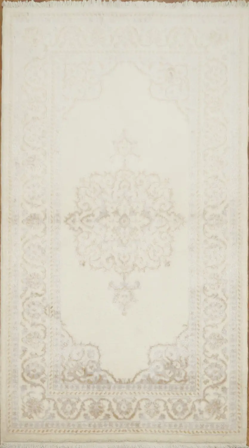 Elegant Vintage-Inspired Rug for a Timeless Living Room Ambiance 3x5