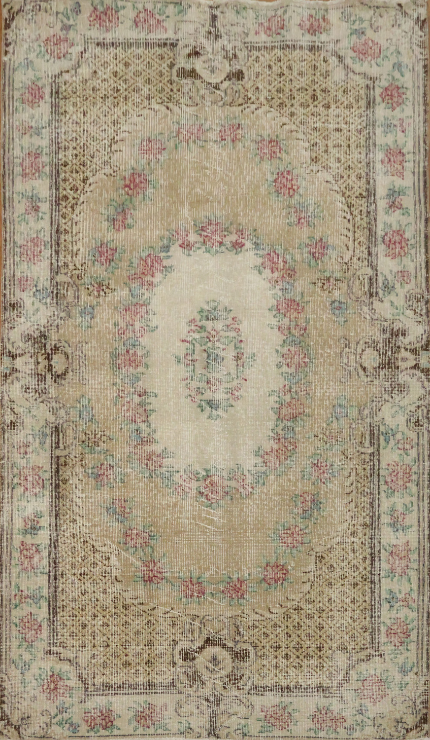 Elegant Vintage Area Rug with Floral Patterns and Classic Motifs 4x7