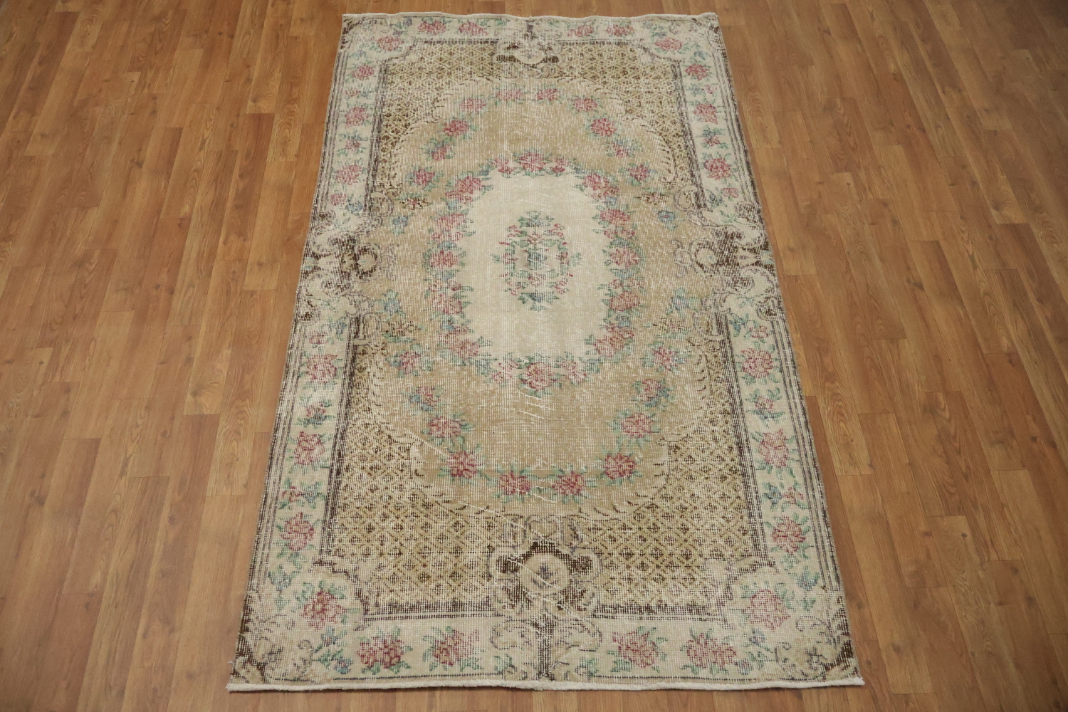 Elegant Vintage Area Rug with Floral Patterns and Classic Motifs 4x7