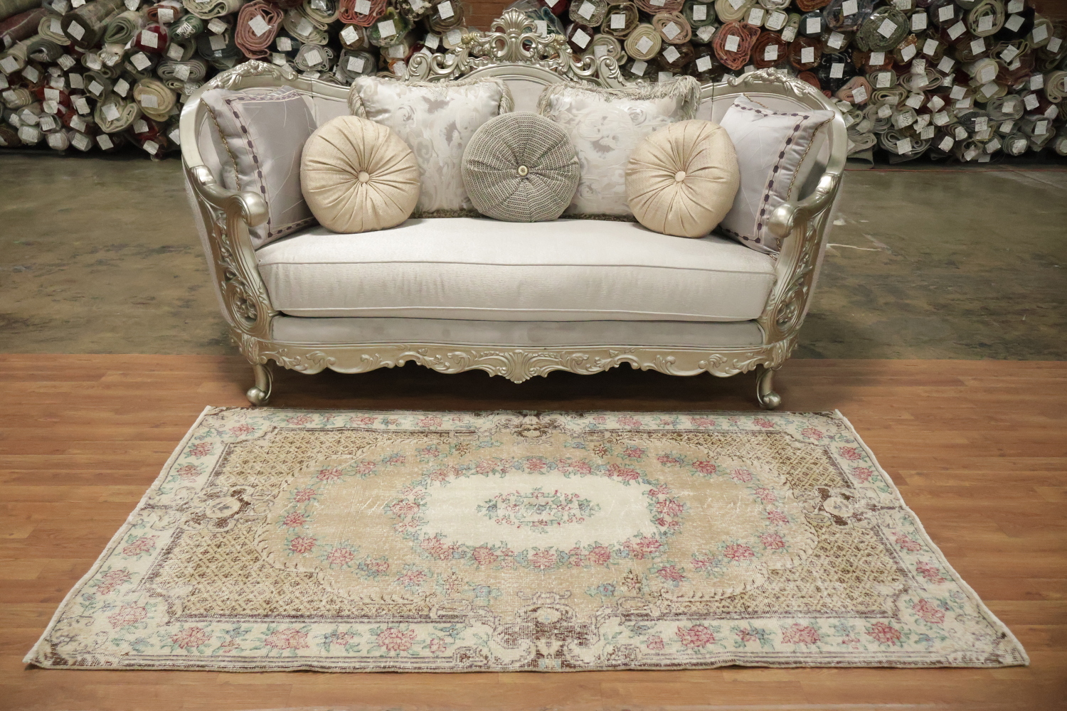 Elegant Vintage Area Rug with Floral Patterns and Classic Motifs 4x7