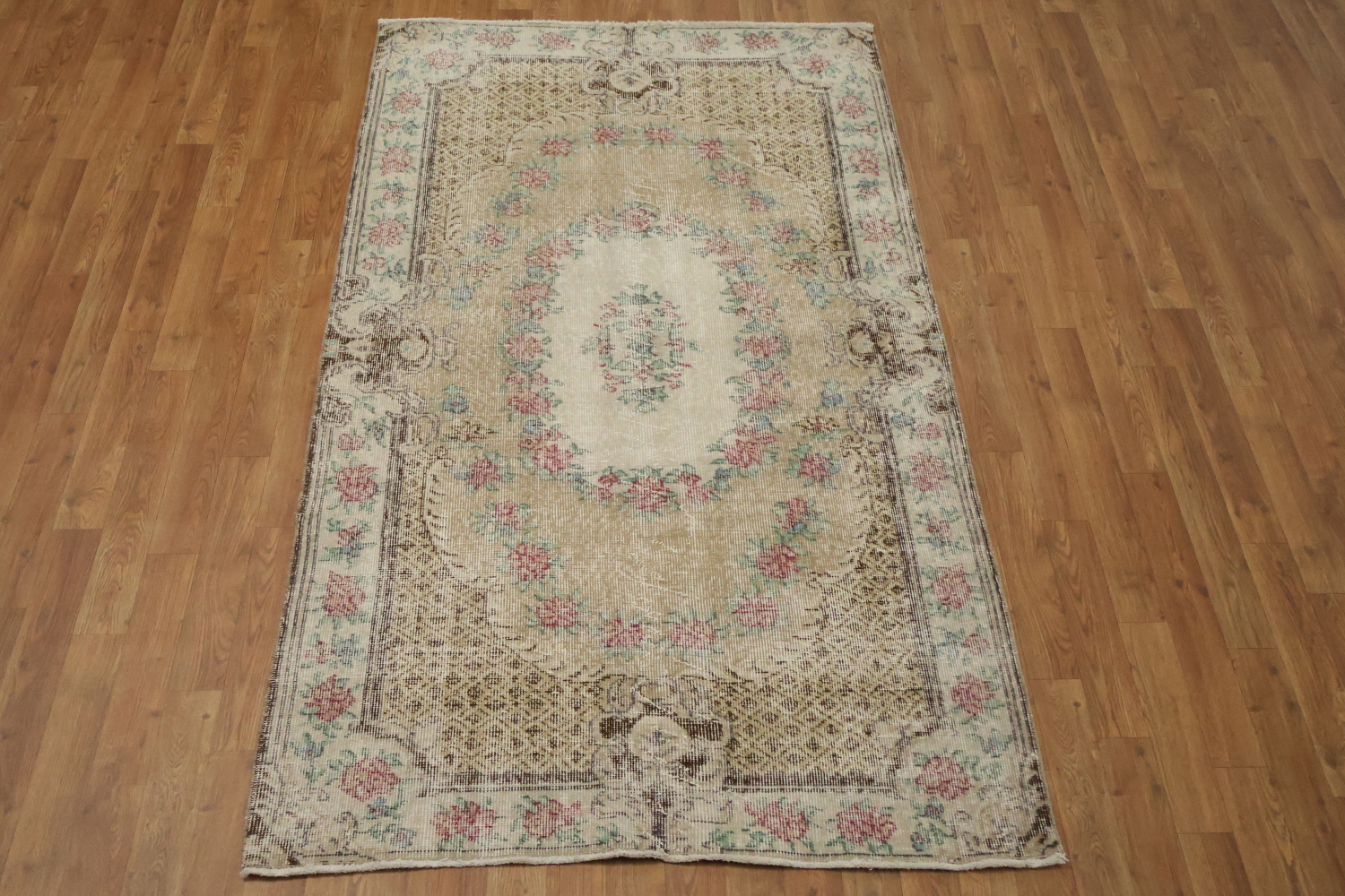 Elegant Vintage Area Rug with Floral Patterns and Classic Motifs 4x7