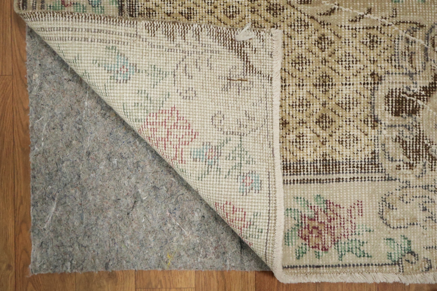 Elegant Vintage Area Rug with Floral Patterns and Classic Motifs 4x7