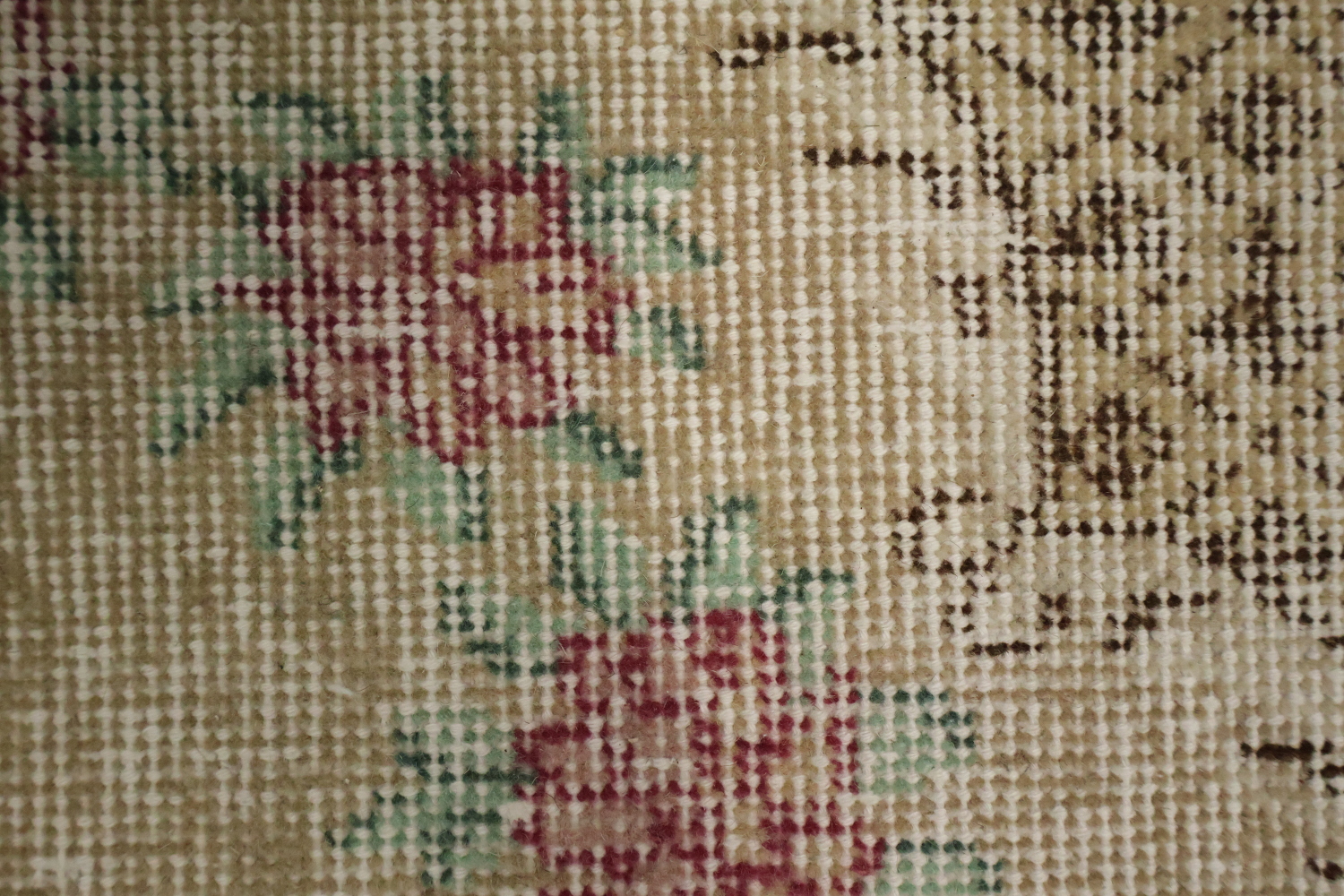 Elegant Vintage Area Rug with Floral Patterns and Classic Motifs 4x7