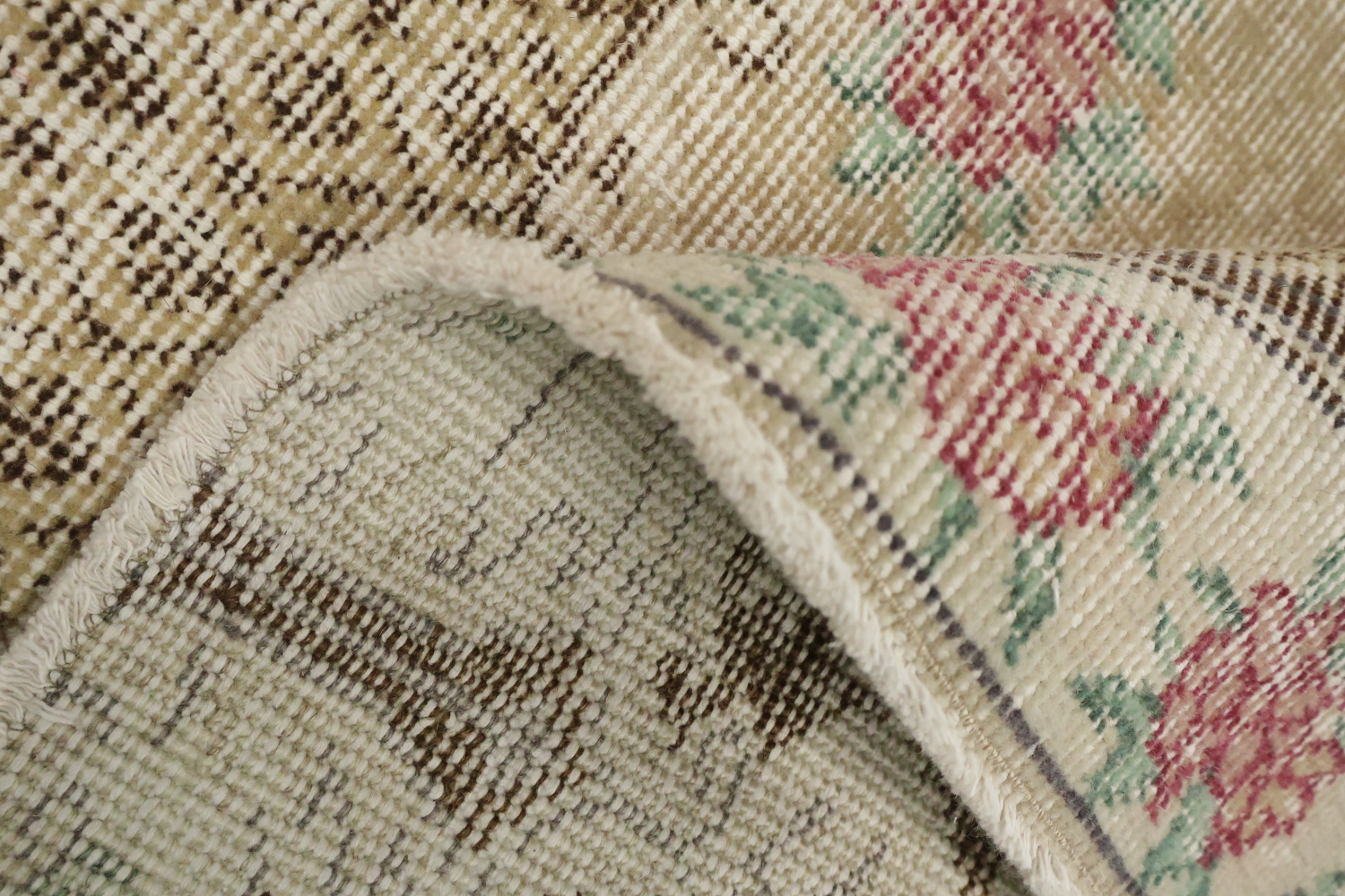 Elegant Vintage Area Rug with Floral Patterns and Classic Motifs 4x7