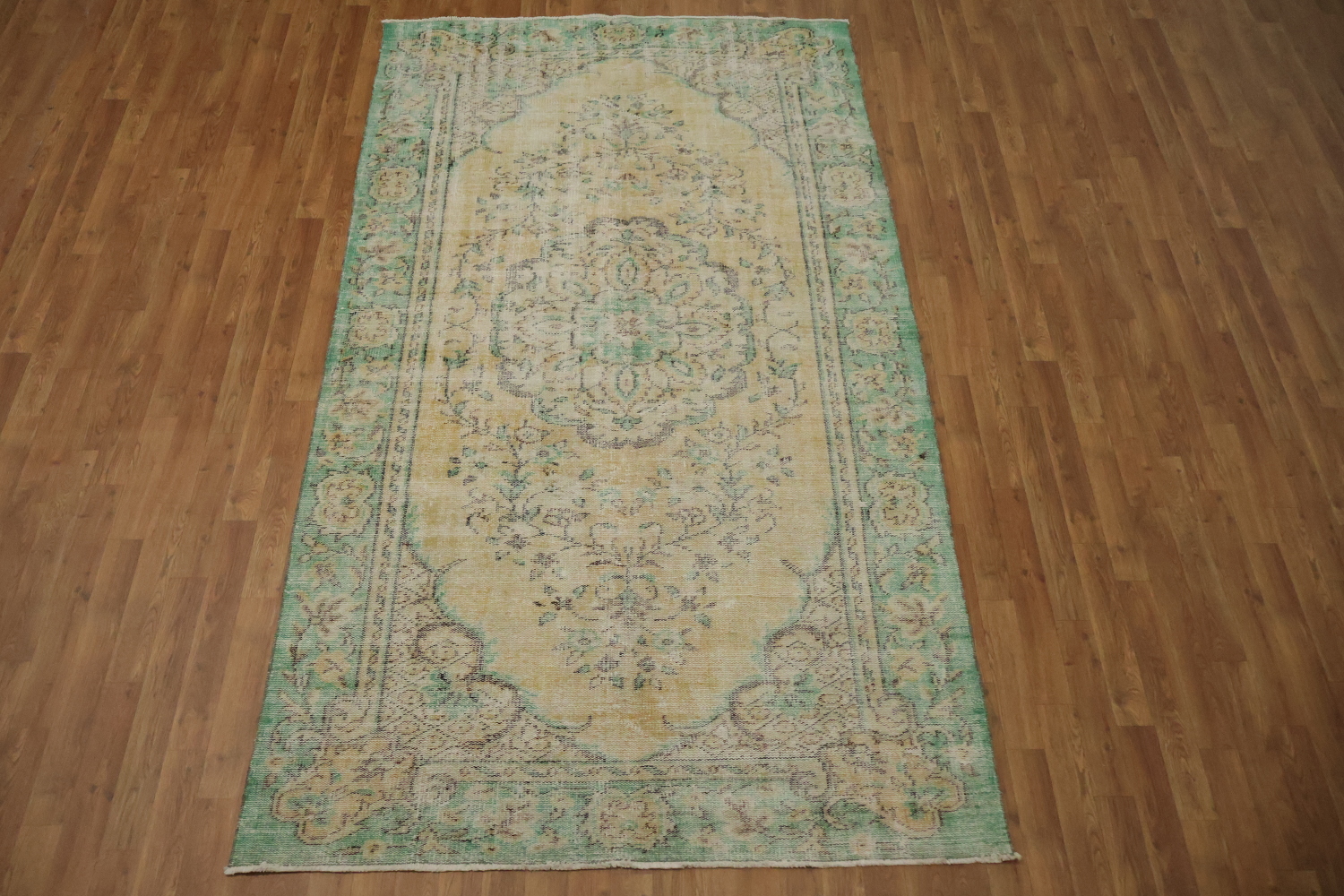 Classic Charm: Ornate Vintage Rug for Sophisticated Spaces 5x9