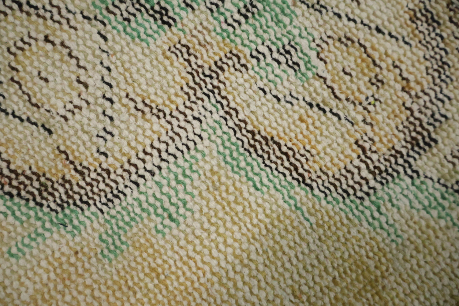 Classic Charm: Ornate Vintage Rug for Sophisticated Spaces 5x9