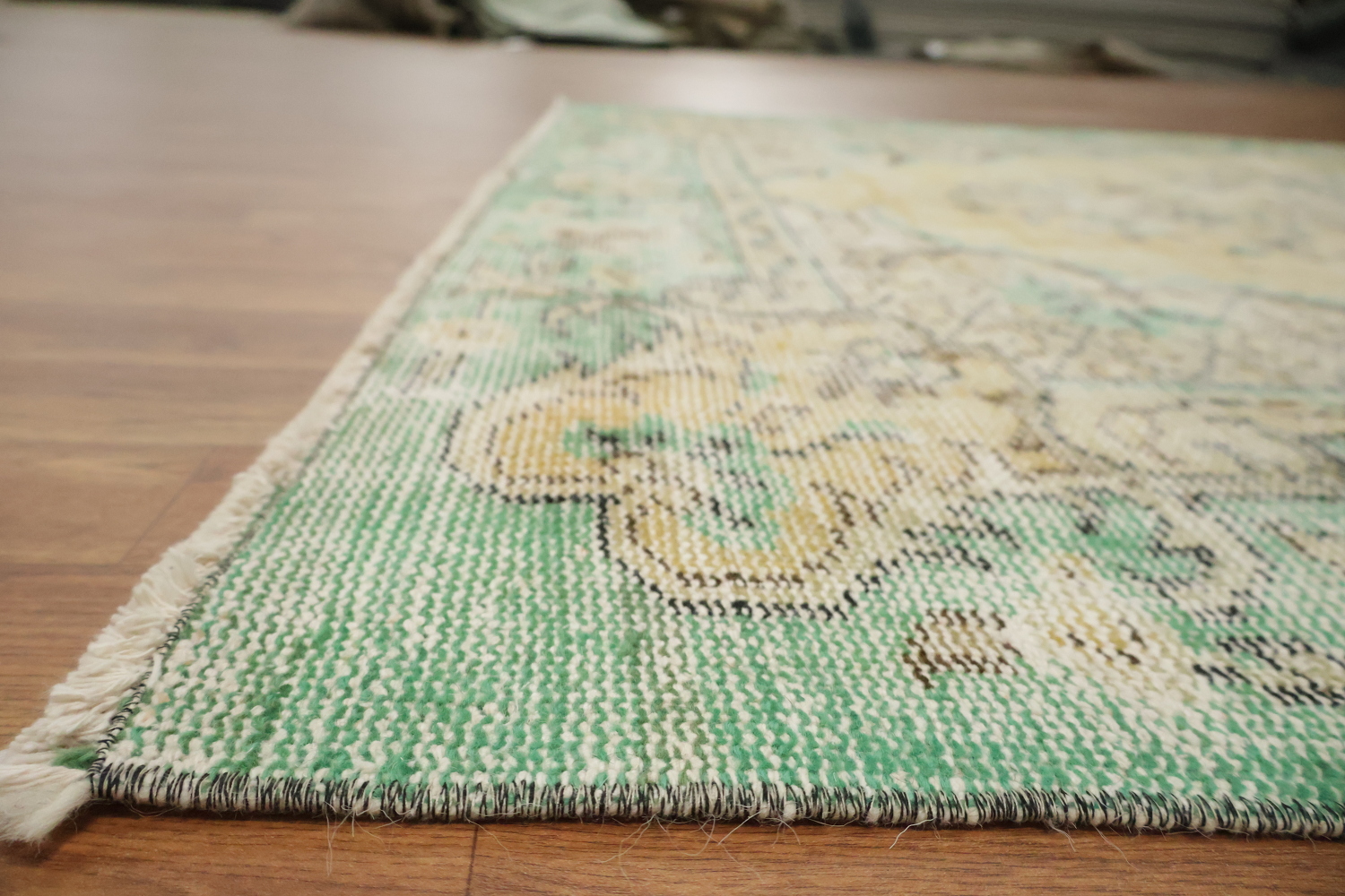 Classic Charm: Ornate Vintage Rug for Sophisticated Spaces 5x9