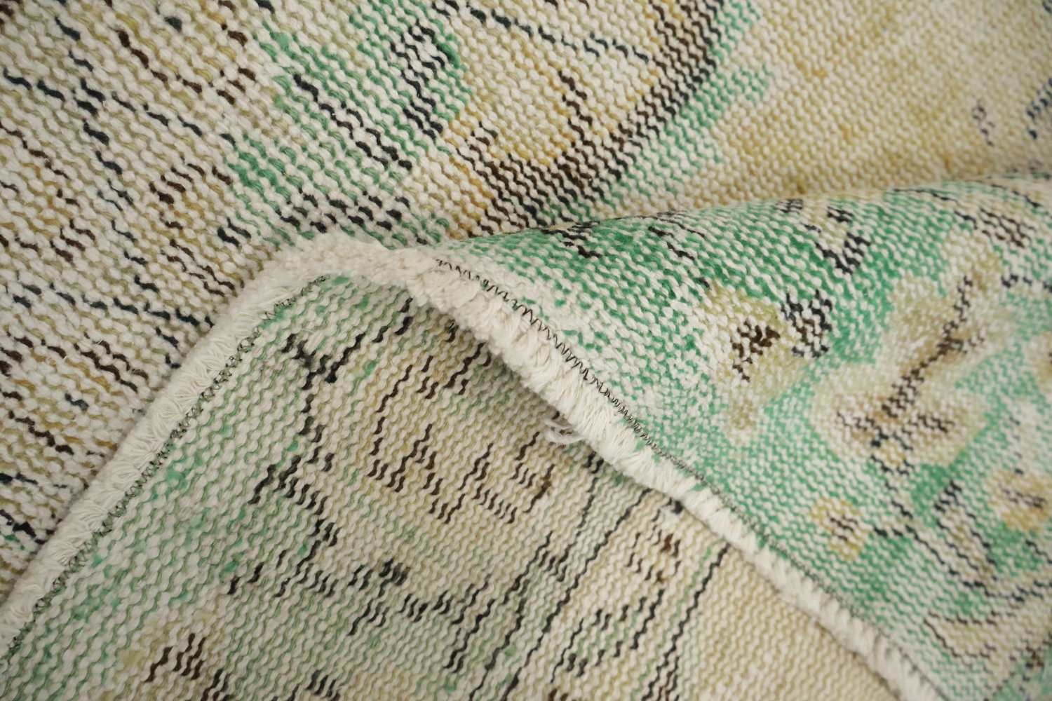 Classic Charm: Ornate Vintage Rug for Sophisticated Spaces 5x9