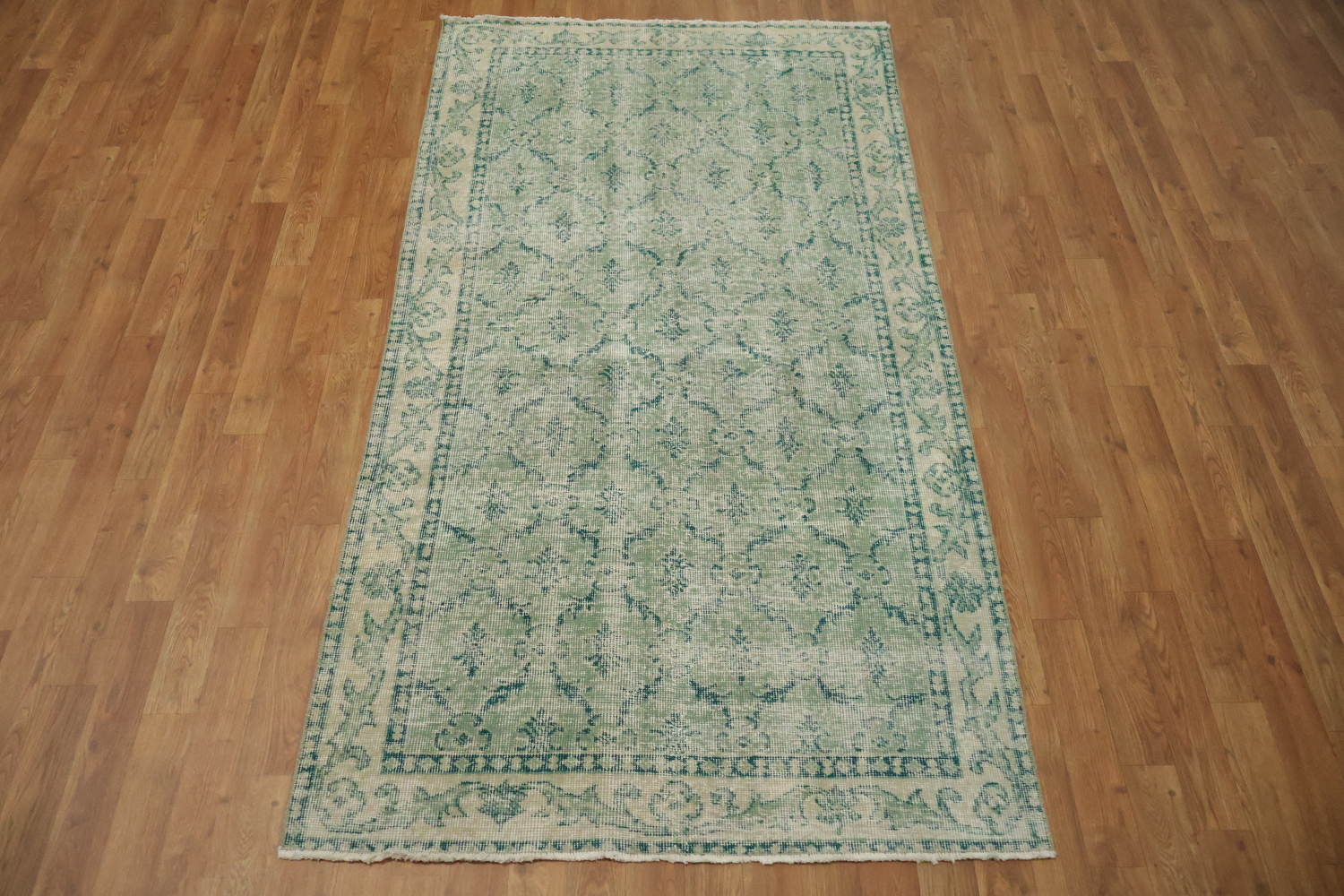 Green Distressed Pattern Rug, Perfect for Classic Home Interiors 4x7