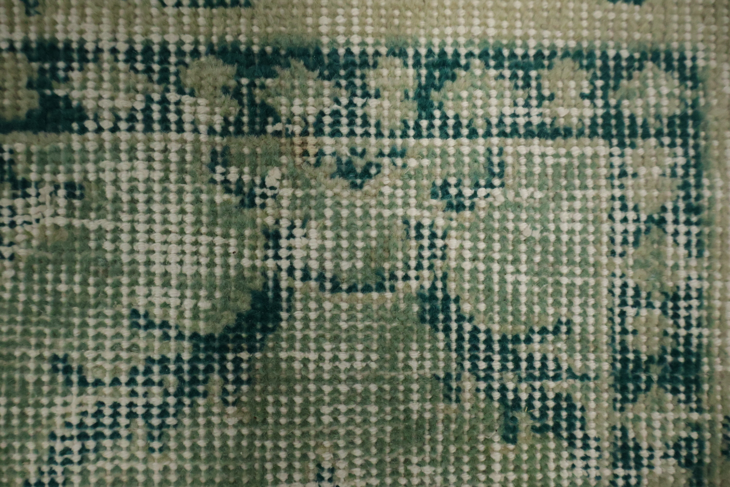 Green Distressed Pattern Rug, Perfect for Classic Home Interiors 4x7
