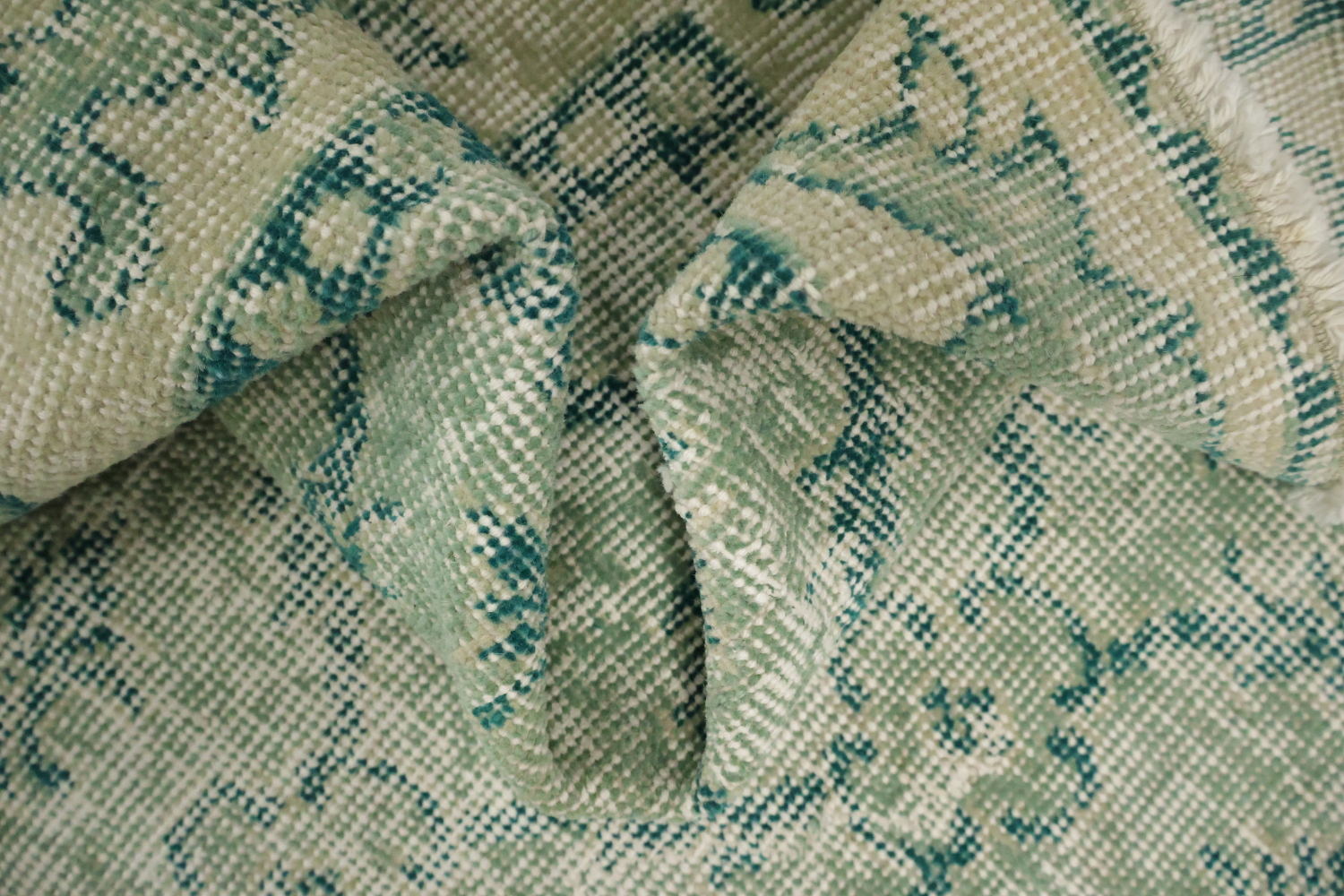 Green Distressed Pattern Rug, Perfect for Classic Home Interiors 4x7