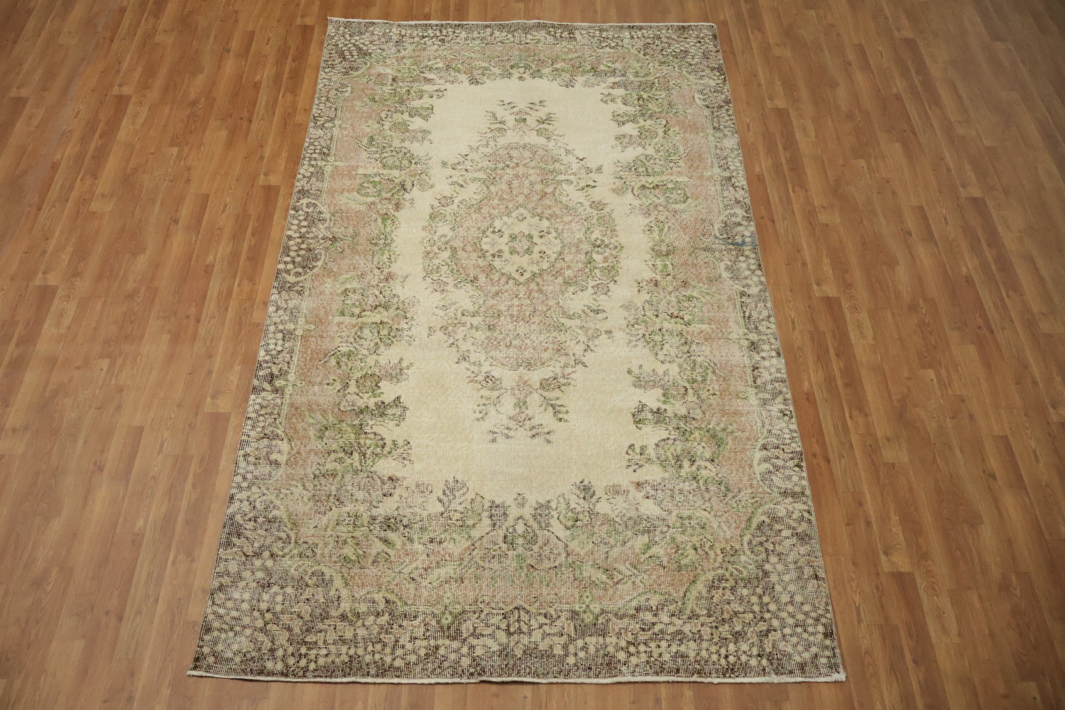 Exquisite Vintage Floral Rug for Elegant Living Spaces Decor 6x9
