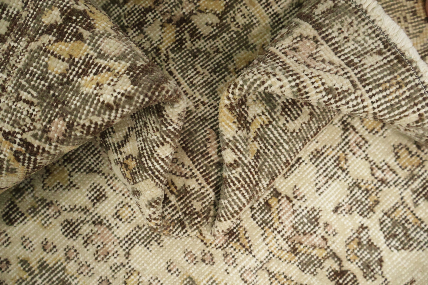 Sophisticated Oriental Rug with Detailed Floral Motifs Distressed 6x9