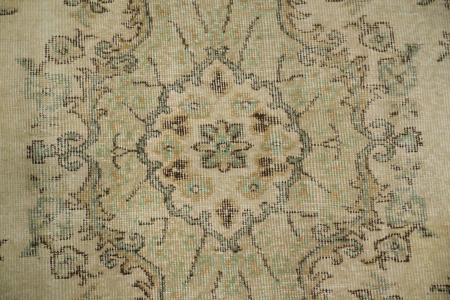 Floral Vintage Distressed Wool Area Rug 6x9