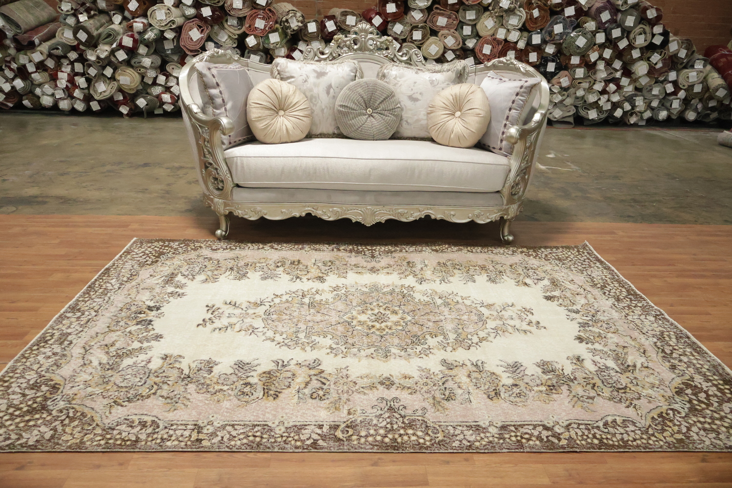 Elegant Vintage-Inspired Rug for Timeless Style and Comfort 6x9