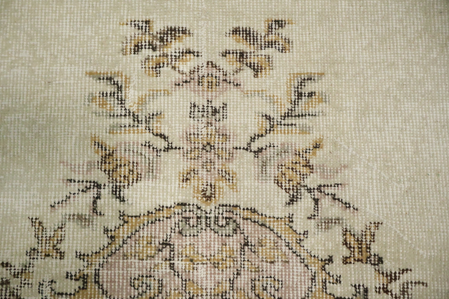 Elegant Vintage-Inspired Rug for Timeless Style and Comfort 6x9