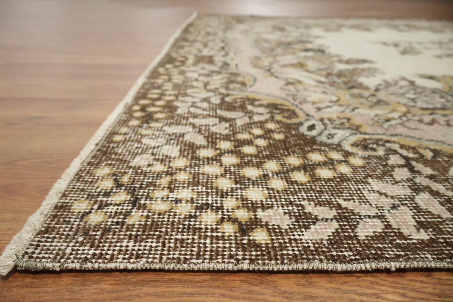 Elegant Vintage-Inspired Rug for Timeless Style and Comfort 6x9
