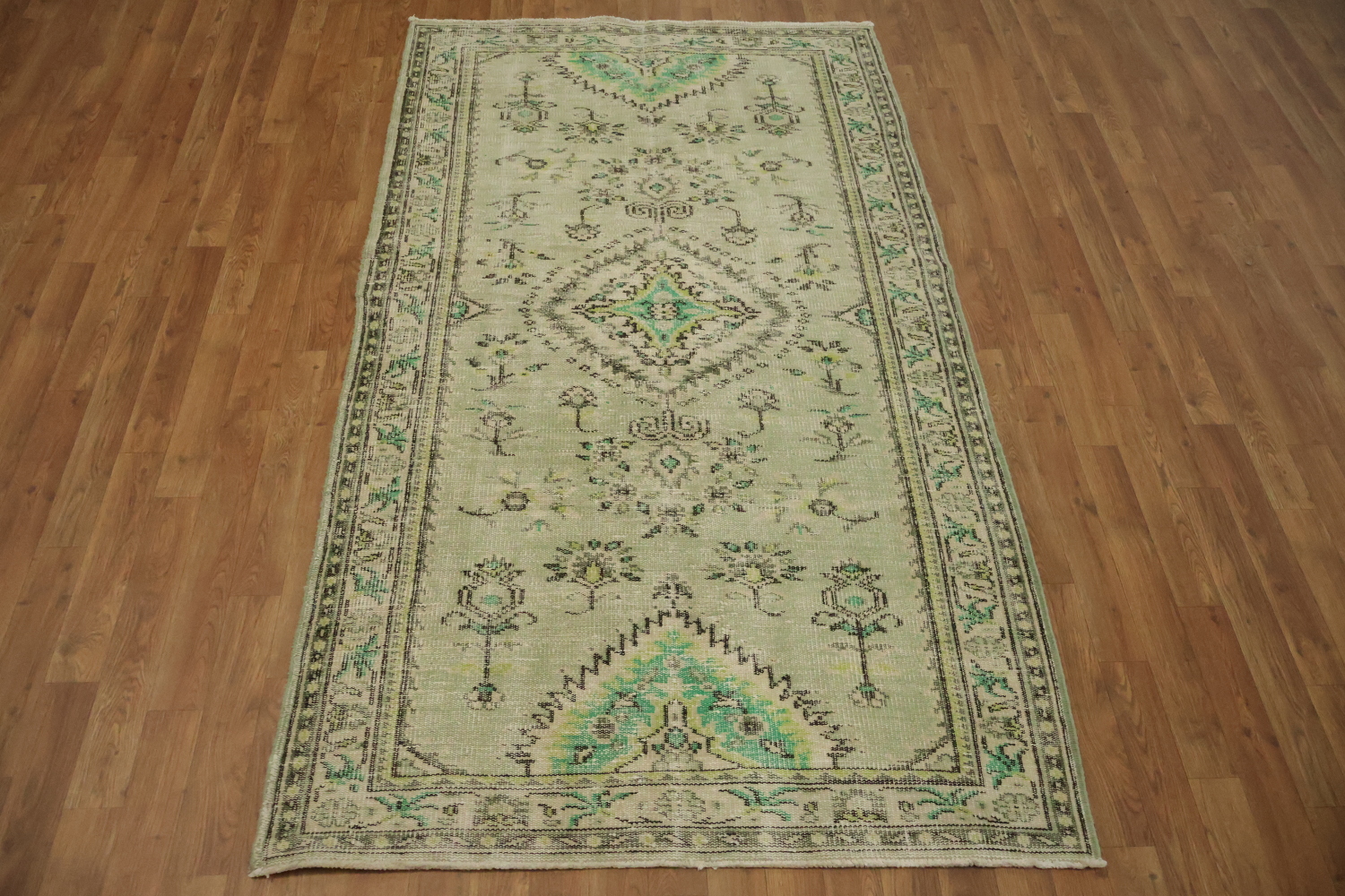 Ornate Floral Motif Area Rug in Green Wool 4x7