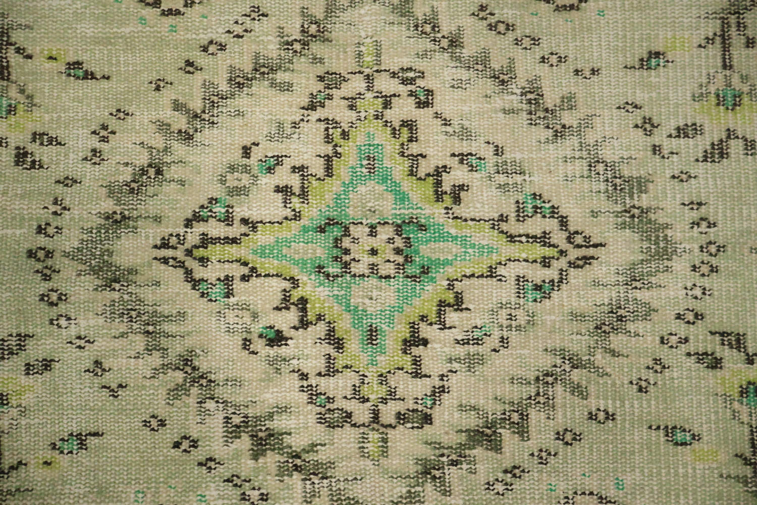 Ornate Floral Motif Area Rug in Green Wool 4x7