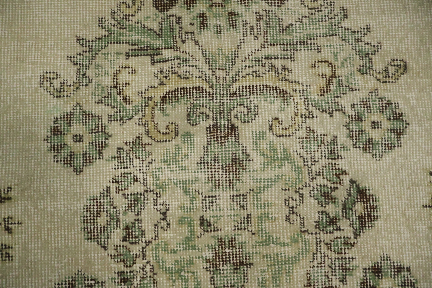 Classic Ivory and Olive Rug with Detailed Floral Patterns 6x10