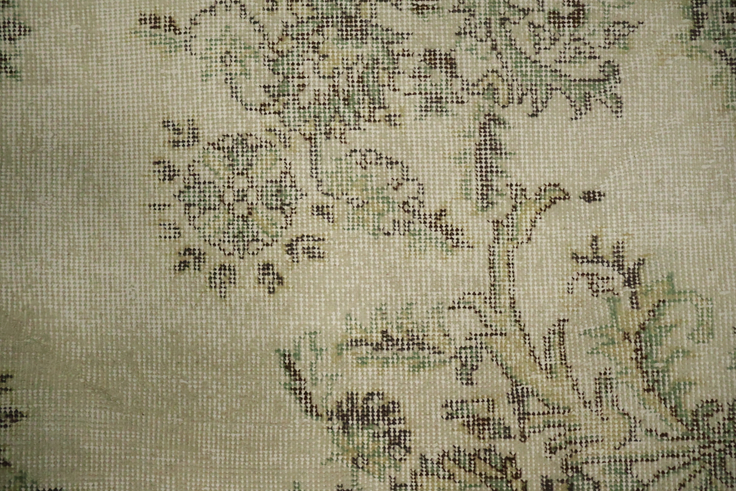Classic Ivory and Olive Rug with Detailed Floral Patterns 6x10