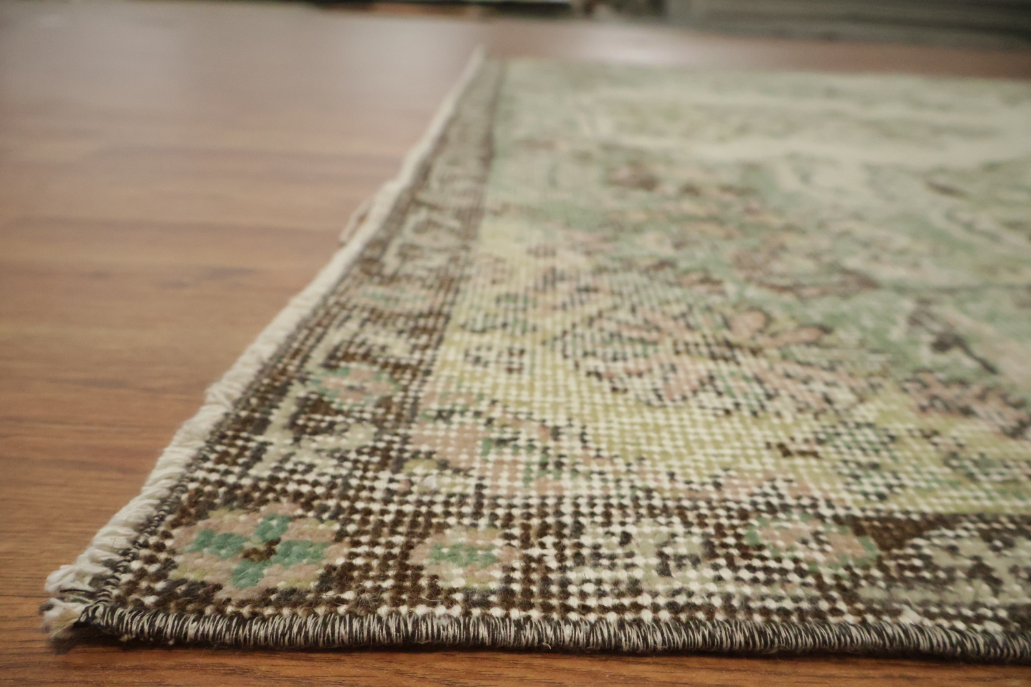 Classic Ivory and Olive Rug with Detailed Floral Patterns 6x10
