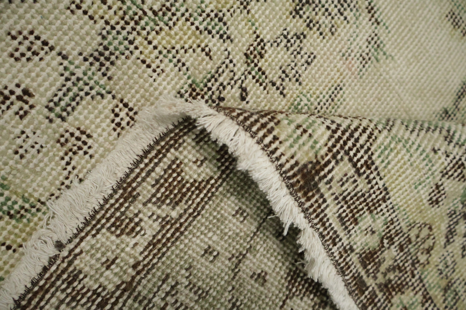 Classic Ivory and Olive Rug with Detailed Floral Patterns 6x10