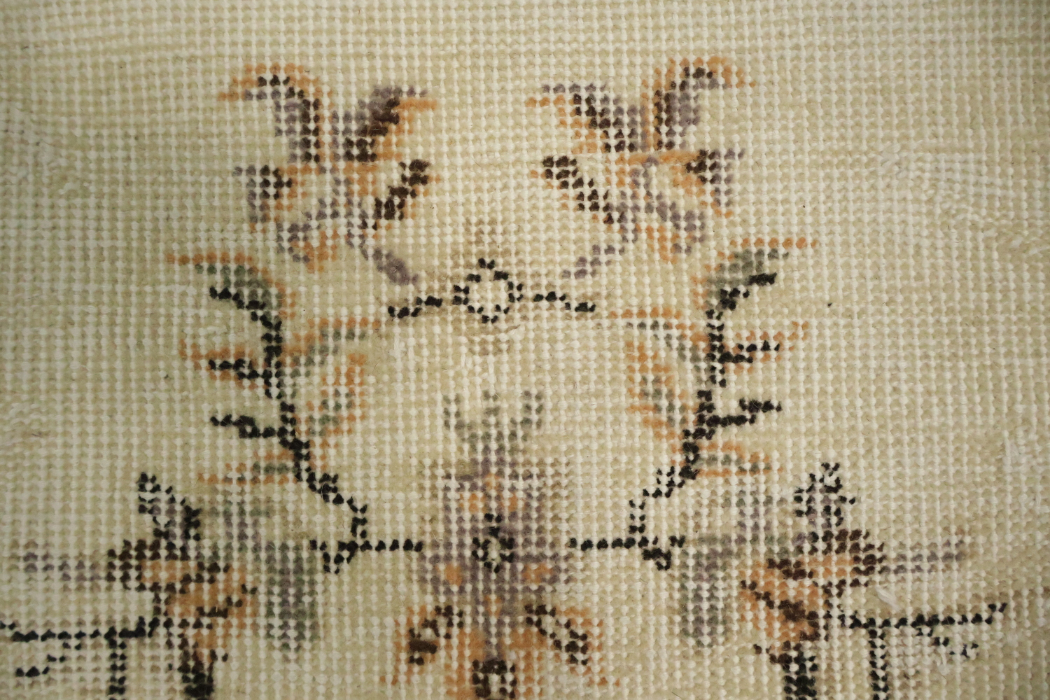 Ornate Floral Motif Rug for a Classic Living Space 4x7