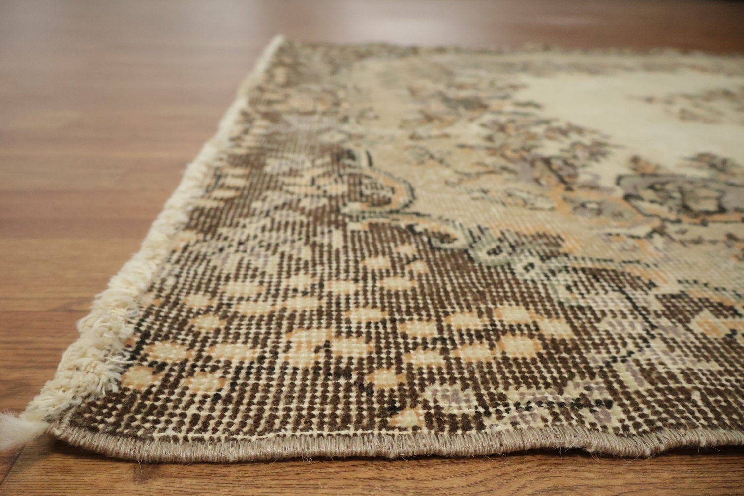Ornate Floral Motif Rug for a Classic Living Space 4x7