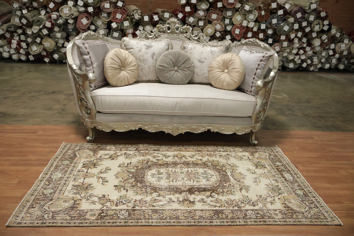 Elegant Vintage Floral Rug with Intricate Border Design 4x7