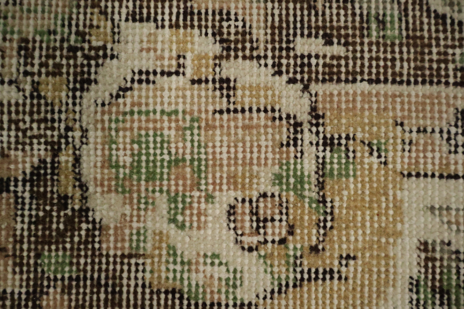Elegant Vintage Floral Rug with Intricate Border Design 4x7