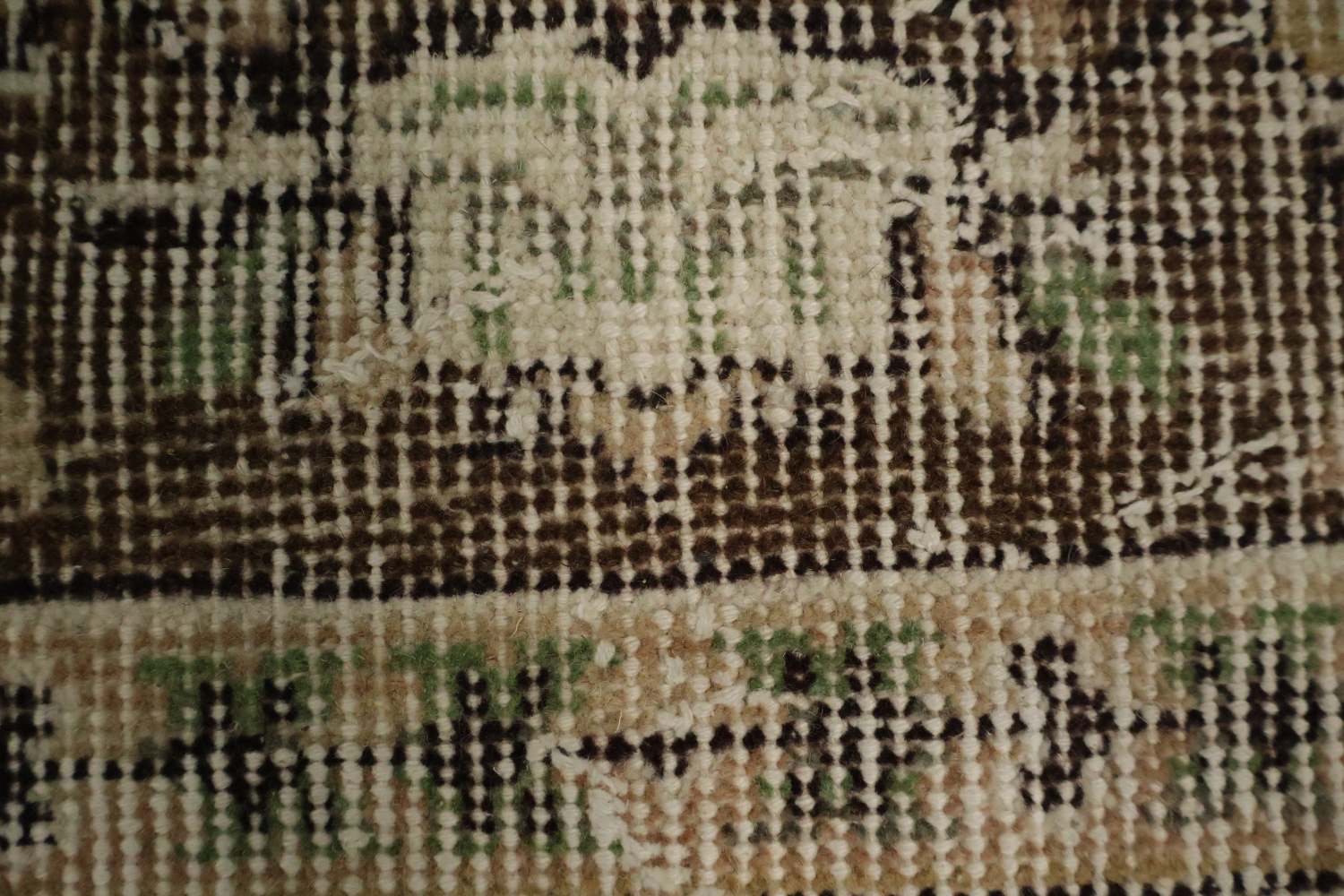 Elegant Vintage Floral Rug with Intricate Border Design 4x7