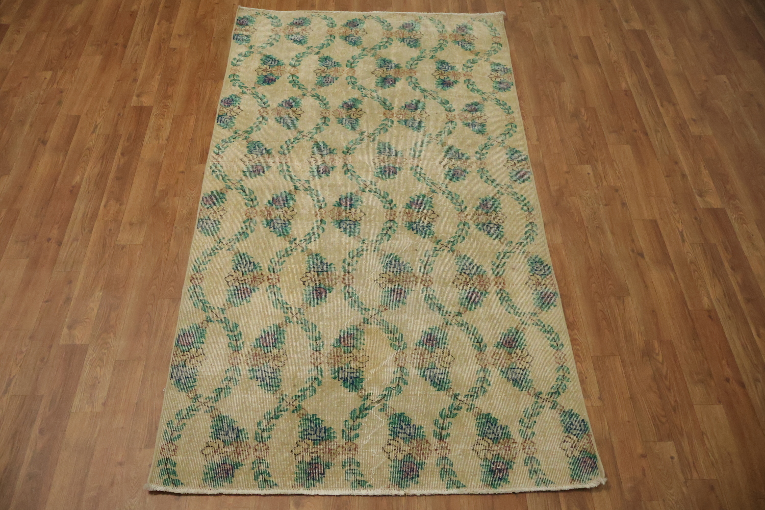 Elegant Vintage Charm: Floral Knot Pattern Area Rug 4x7