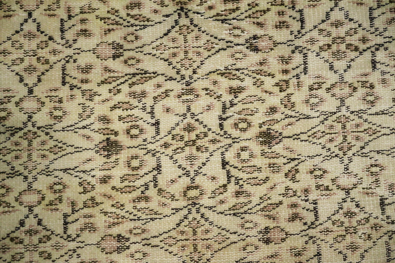 Vintage Elegance: Luxurious Beige and Brown Patterned Rug 6x9