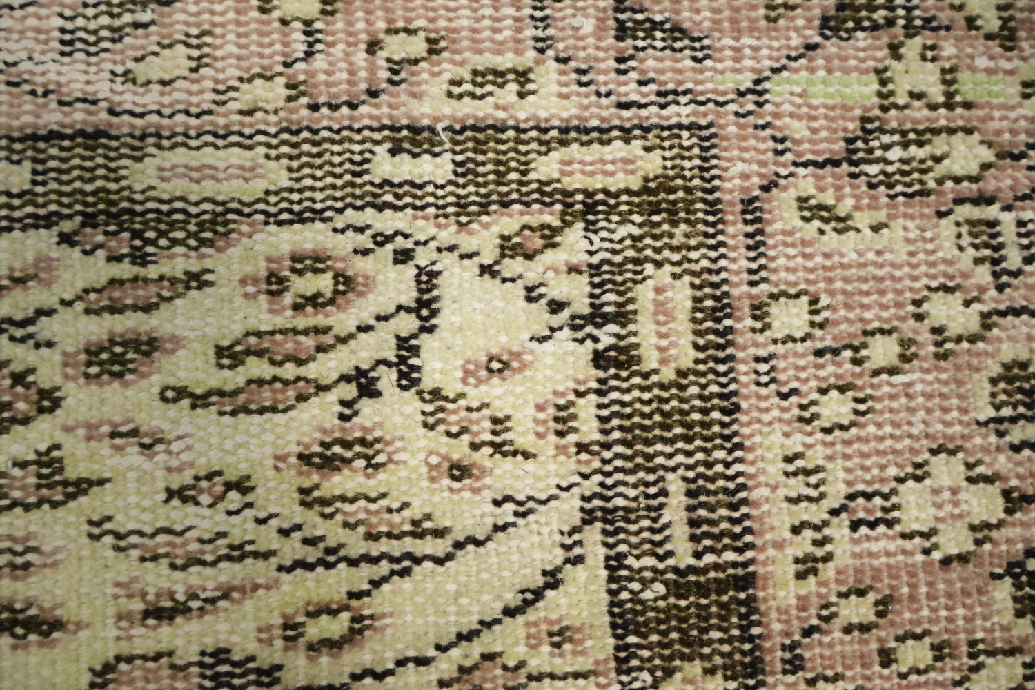 Vintage Elegance: Luxurious Beige and Brown Patterned Rug 6x9