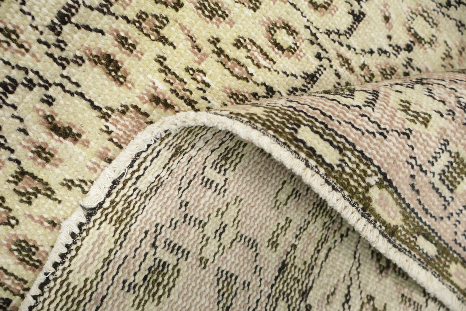 Vintage Elegance: Luxurious Beige and Brown Patterned Rug 6x9
