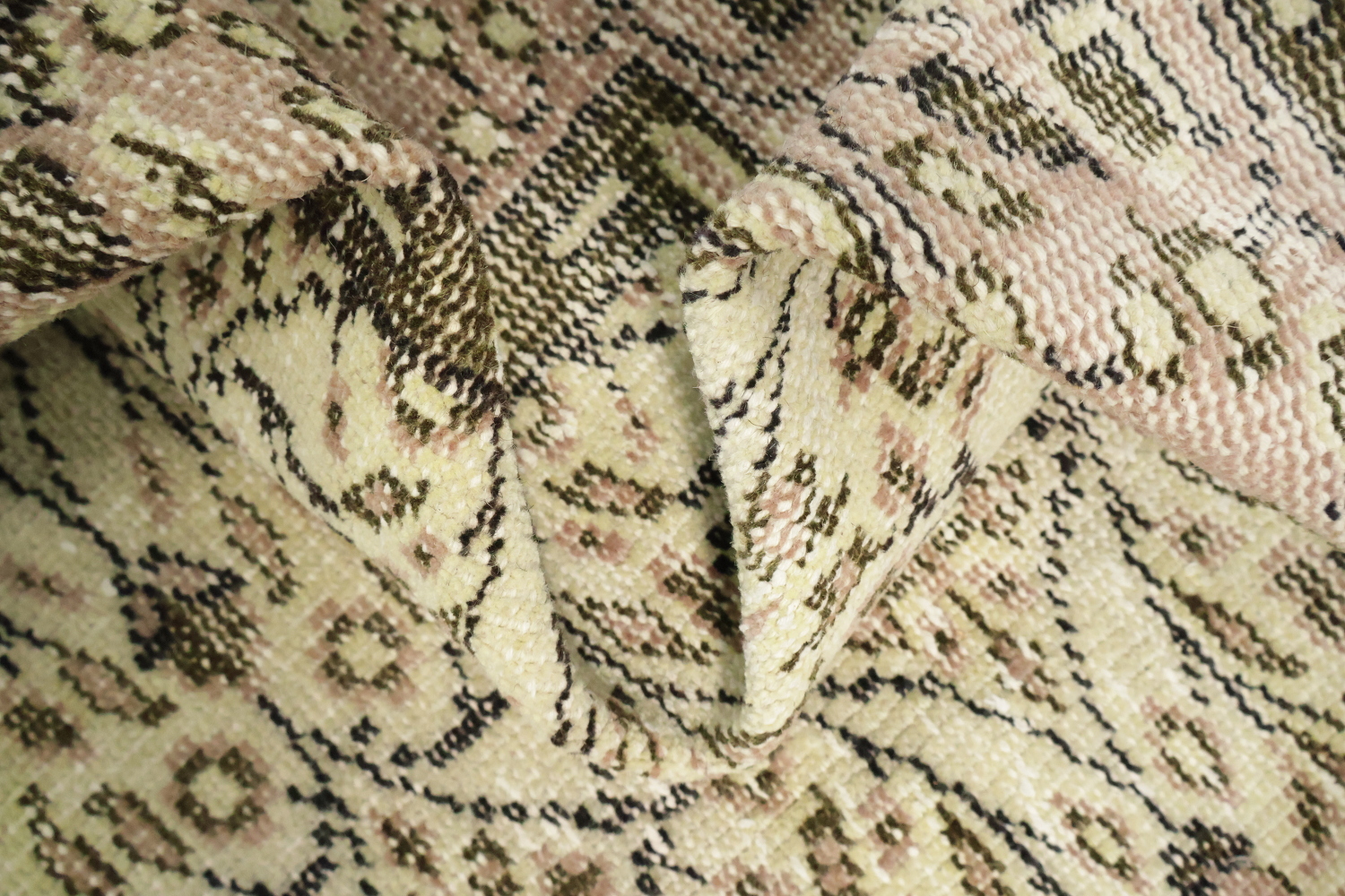 Vintage Elegance: Luxurious Beige and Brown Patterned Rug 6x9