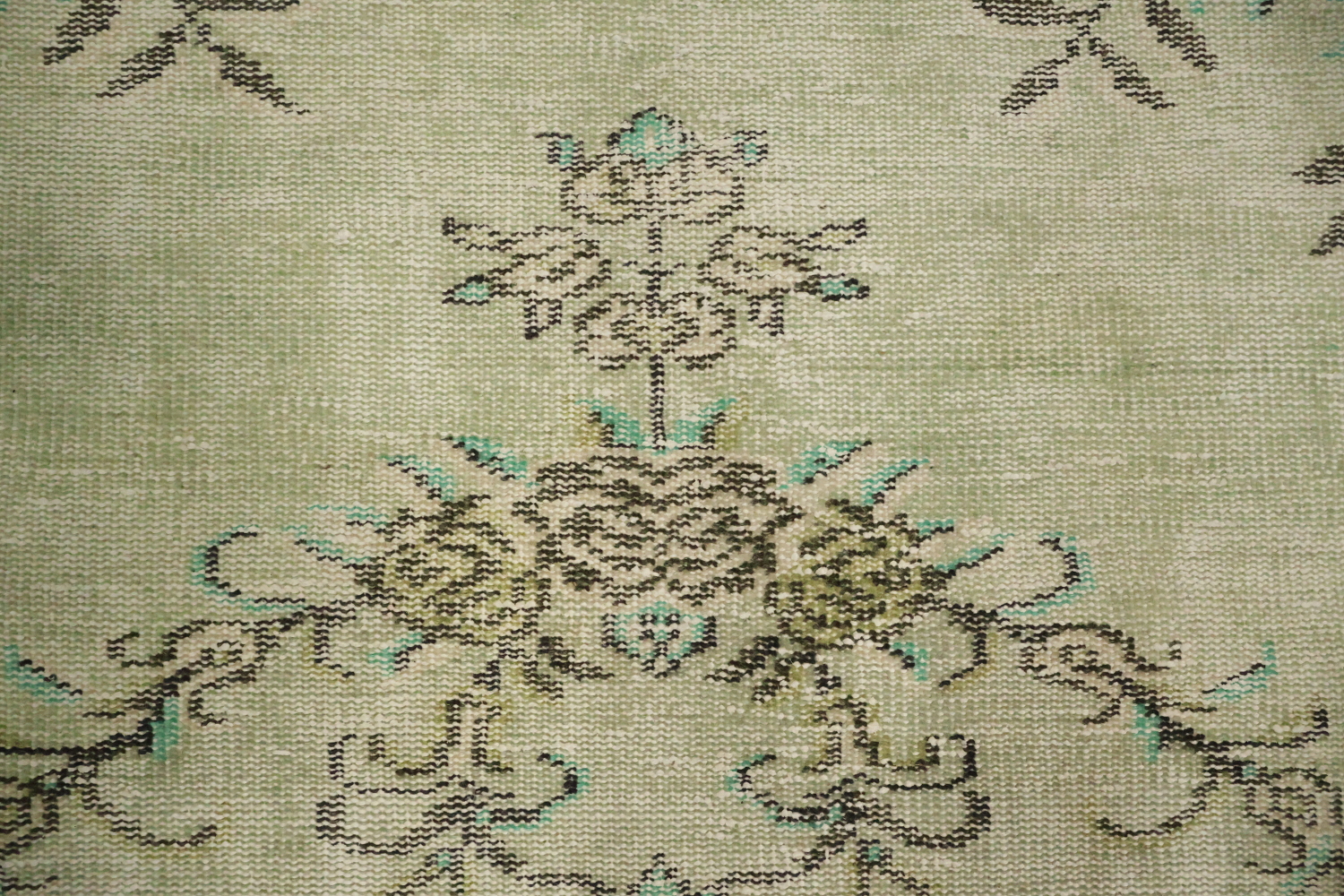 Exquisite Delight: Vintage Green Rug with Ornate Patterns 6x9