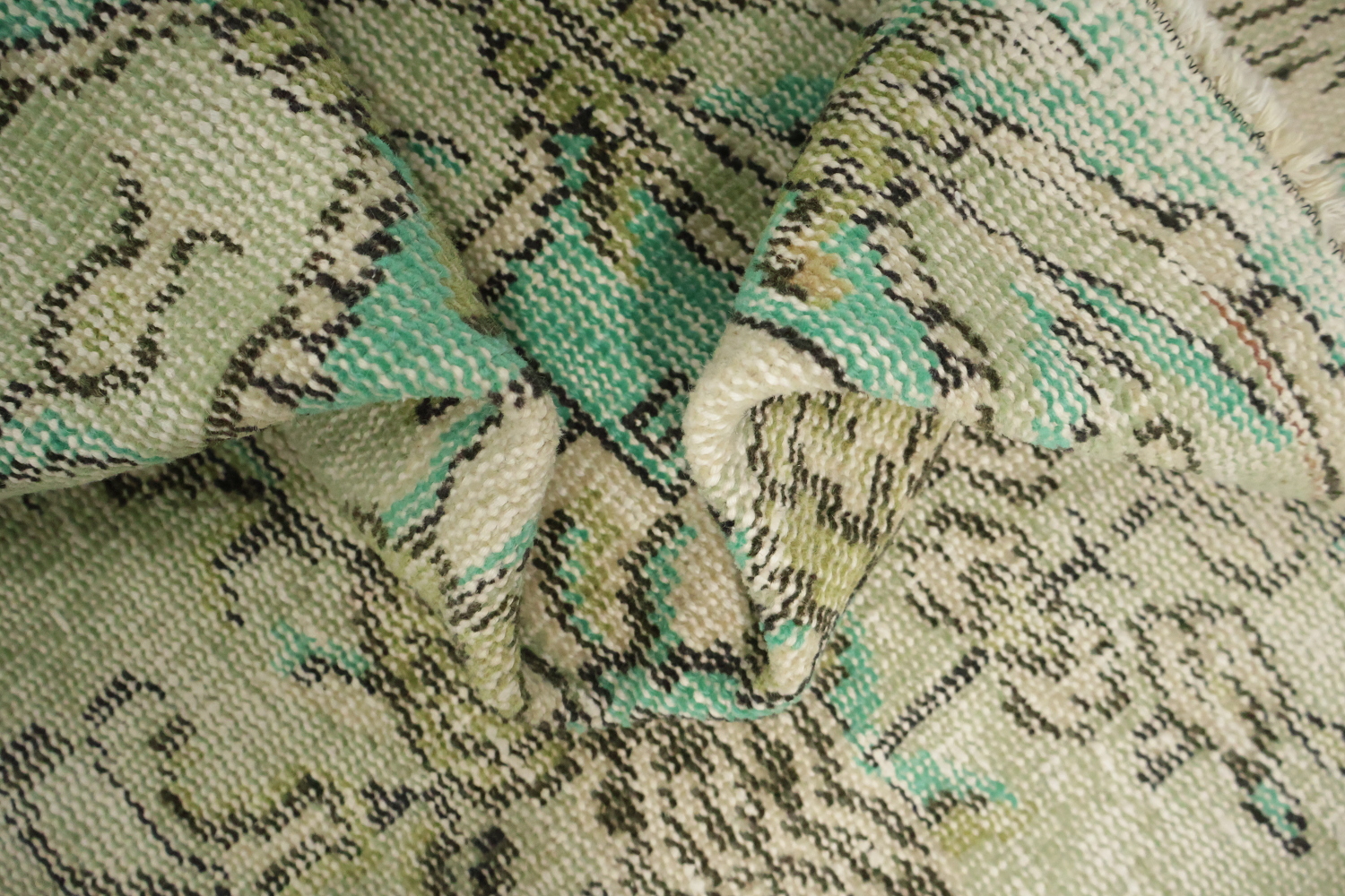 Exquisite Delight: Vintage Green Rug with Ornate Patterns 6x9