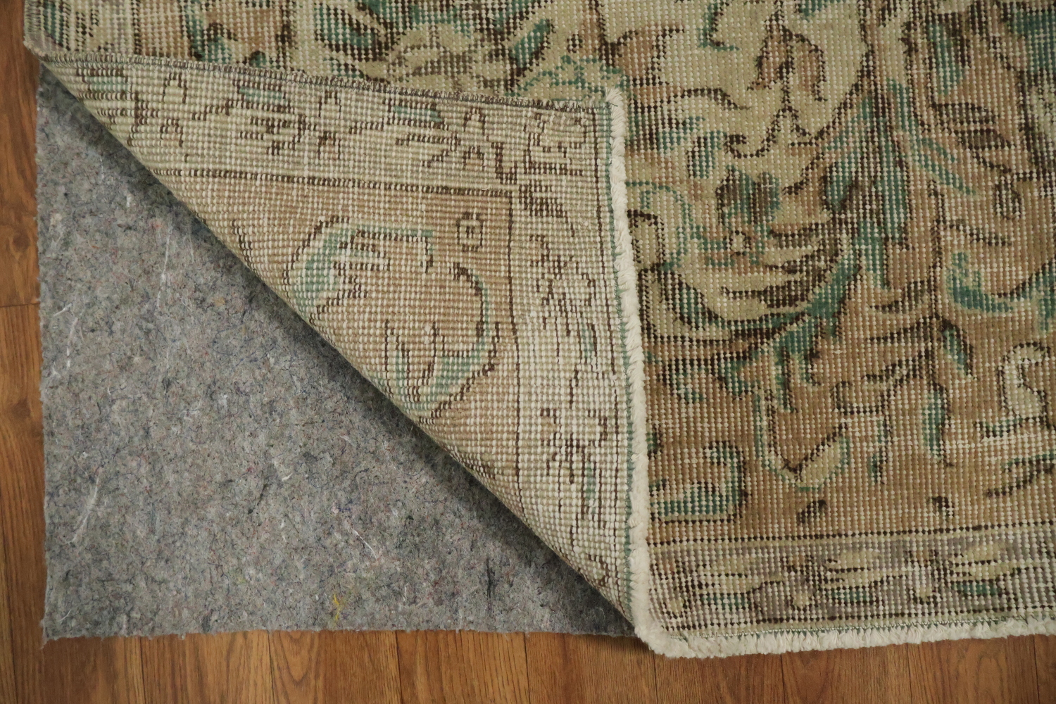 Rustic Charm Distressed Green and Beige Rug Design 7x10