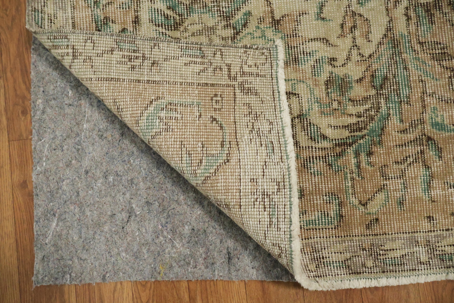 Rustic Charm Distressed Green and Beige Rug Design 7x10