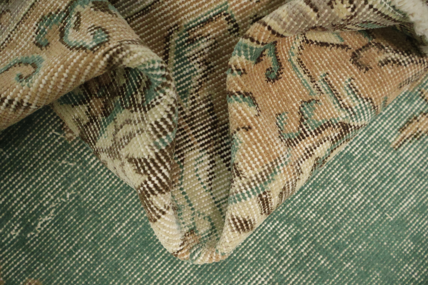 Rustic Charm Distressed Green and Beige Rug Design 7x10